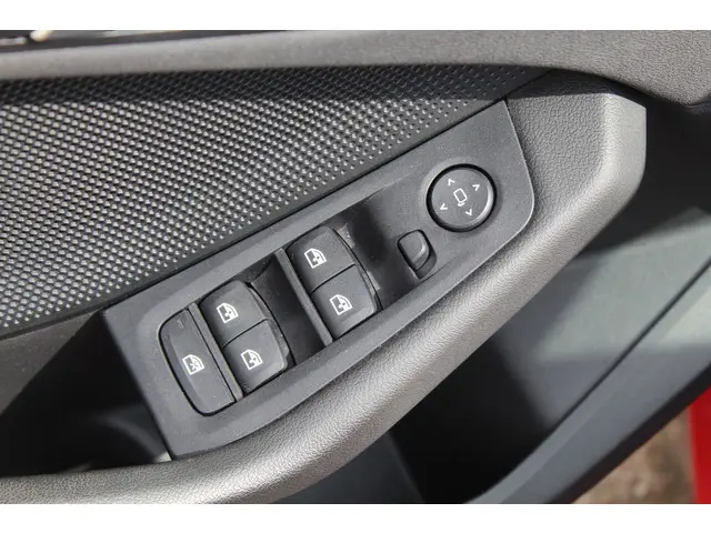 BMW 1 Serie 118i//Navi//Carplay//Trekhaak!! 2019 Benzine 6