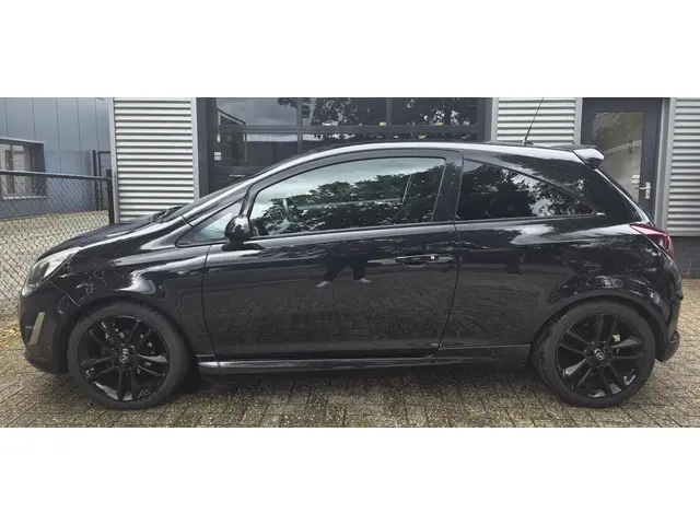 Opel Corsa 1.4-16V OPC Performance Line 2012 Benzine 4