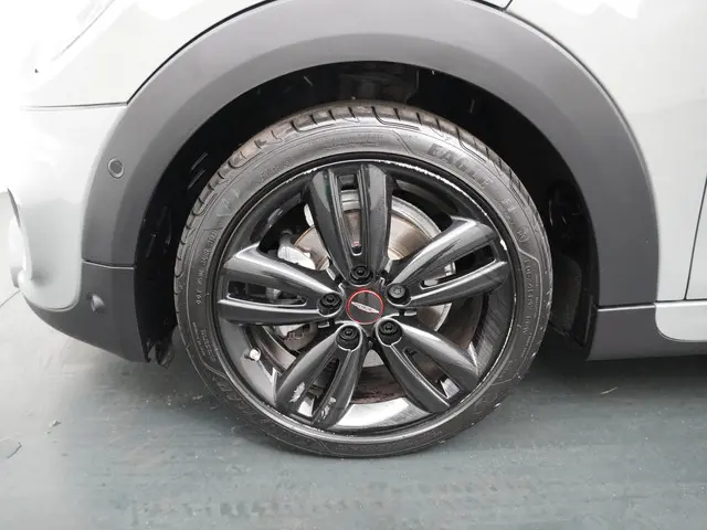 MINI 5-Deurs Cooper Dalston Edition 2021 Benzine 28