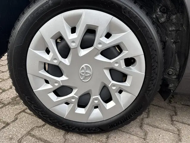 Toyota Aygo 1.0 VVT-i x-play 2021 Benzine 24