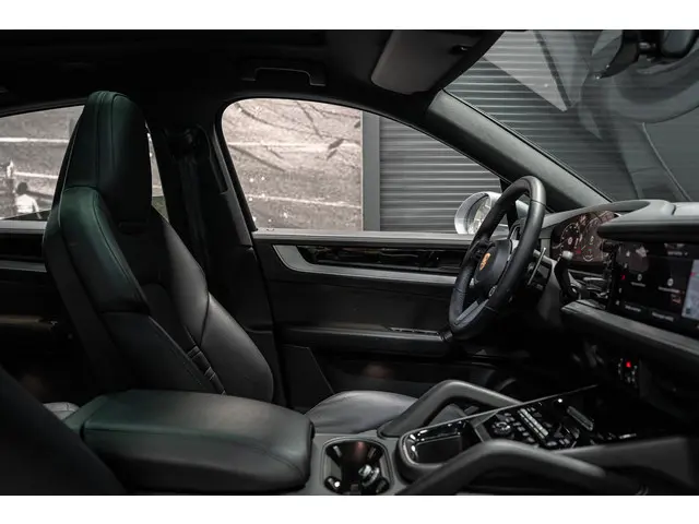 Porsche Cayenne Coupé 3.0 E-Hybrid 2025 Hybride Benzine 31