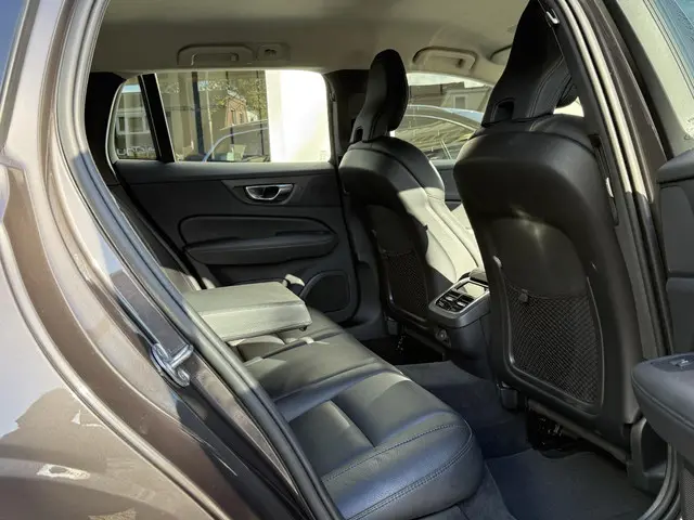 Volvo V60 2.0 B4 Plus Bright 2022 Benzine 28