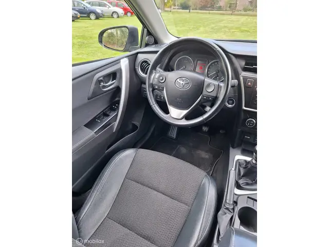Toyota Auris 1.6 Aspiration 2014 Benzine 13