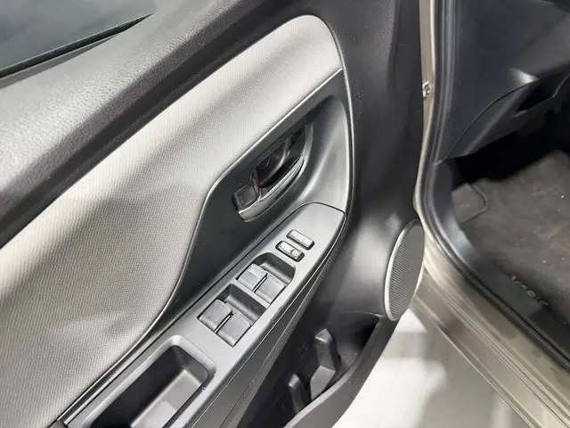 Toyota Yaris 1.5 Hybrid Trend 2017 Hybride Benzine 11