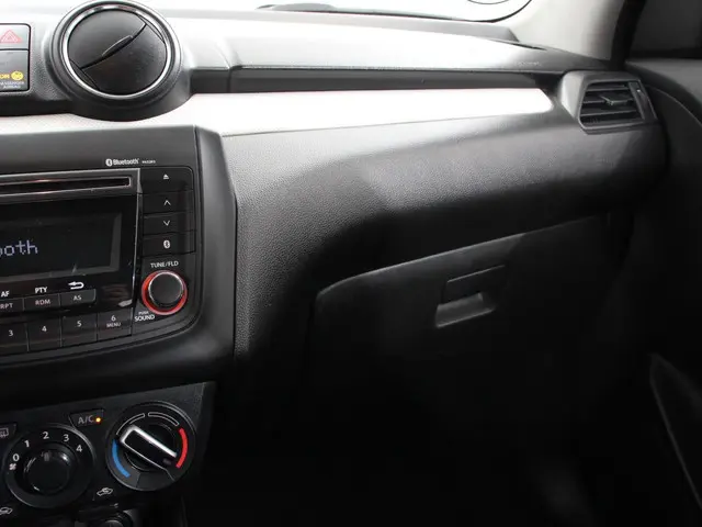 Suzuki Swift 1.2 Hybrid Club 2021 Benzine 25