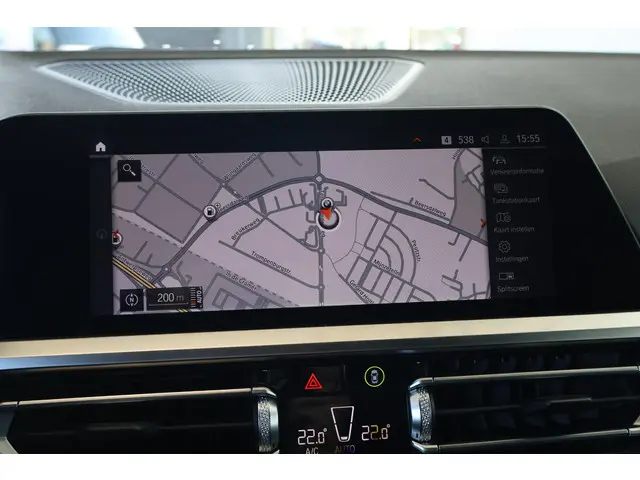 BMW 3 Serie Touring 318i Business Edition 2021 Benzine 16