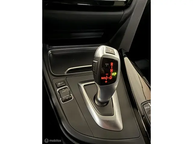 BMW 3 Serie 318i Luxury Edition 2019 2019 Benzine 15