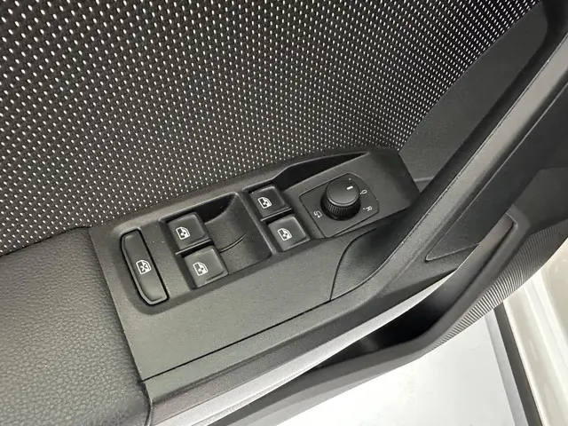 SEAT Arona 1.0 TSI Xcellence Launch Edition 2018 Benzine 15
