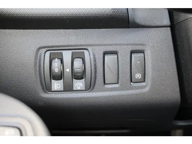 Renault Clio Estate 0.9 TCe Limited 2018 Benzine 32