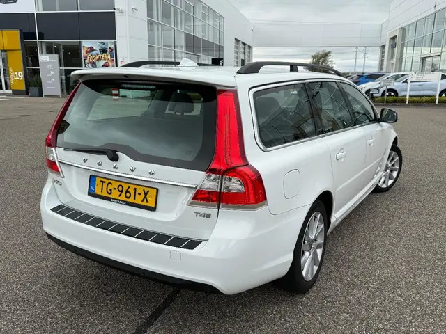 Volvo V70 3
