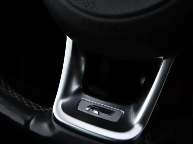 Volkswagen Golf 1.0 TSI Highline R-line 2017 Benzine 60