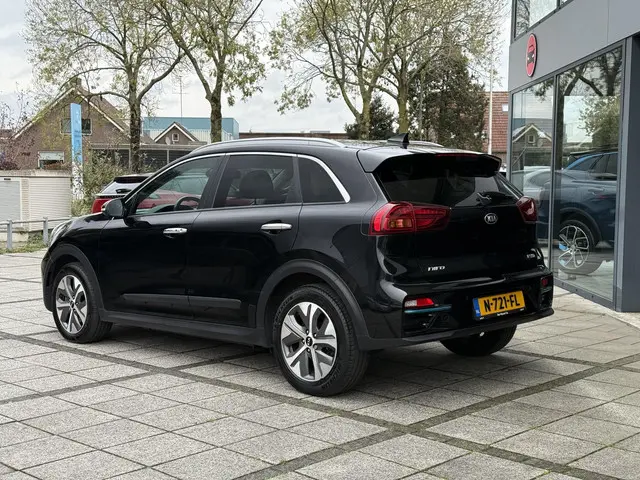 Kia e-Niro ExecutiveLine 64 kWh 2021 Elektrisch 4