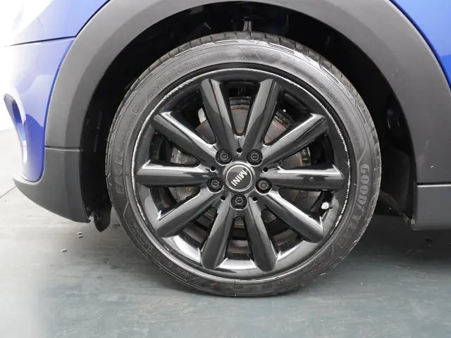 MINI 5-Deurs Cooper 2020 Benzine 29