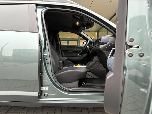 Dacia Duster 1.6 Hybrid Journey 2025 Hybride Benzine 6