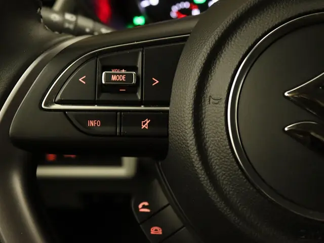 Suzuki Swift 1.2 Style Smart Hybrid 2025 Benzine 23