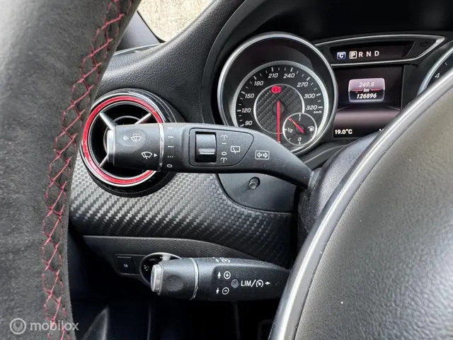 Mercedes-Benz A-Klasse AMG 45 4MATIC 2016 Benzine 28