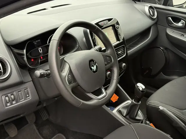 Renault Clio 0.9 TCe Limited 2017 Benzine 24