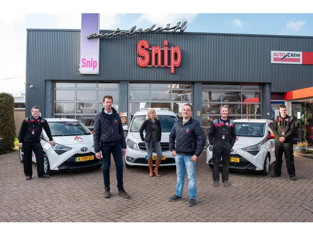 Opel Corsa 1.2-16V Cosmo Automaat 2013 Benzine 4