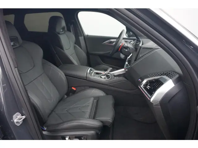 BMW XM 50e 2025 Hybride Benzine 7