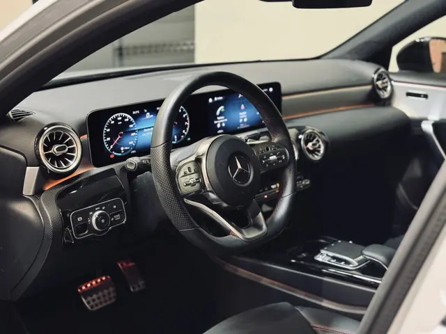 Mercedes-Benz A-Klasse 200 AMG Night 2019 Benzine 13