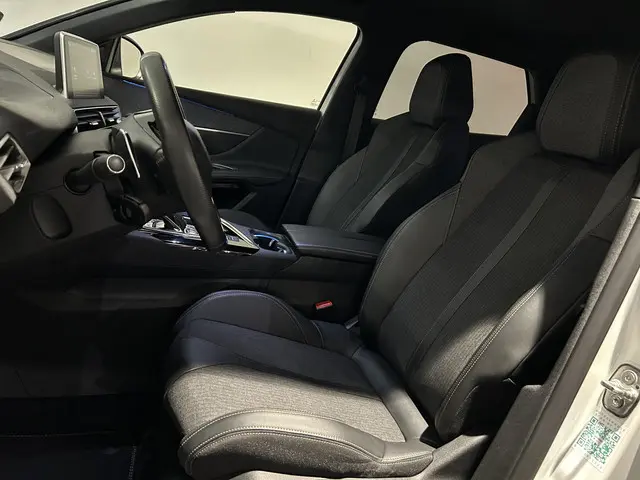 Peugeot 3008 1.6 PureTech GT Line 2020 Benzine 7