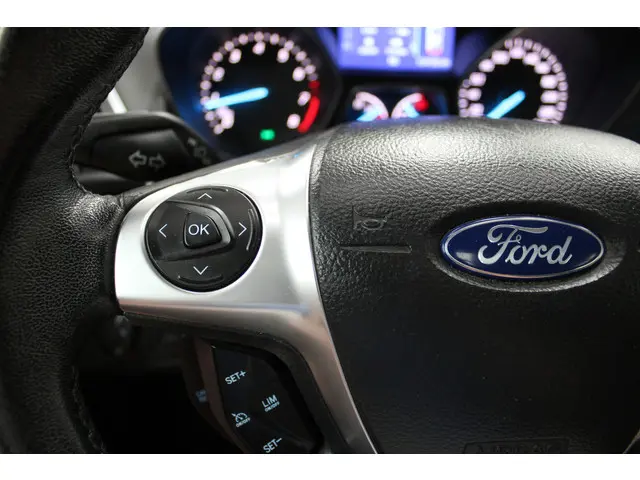 Ford Kuga 1.6 Titanium 2013 Benzine 19