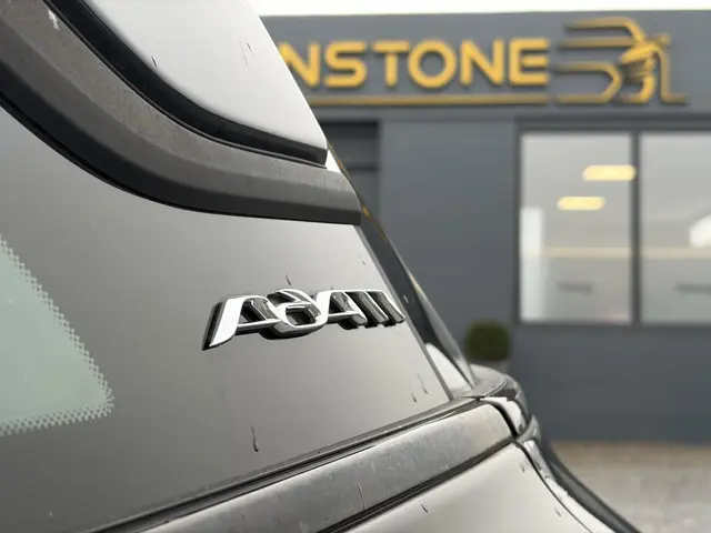 Opel ADAM 1.2 2014 Benzine 31