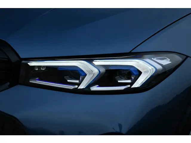 BMW 3 Serie Touring 330e M-Sport 2025 Hybride Benzine 35