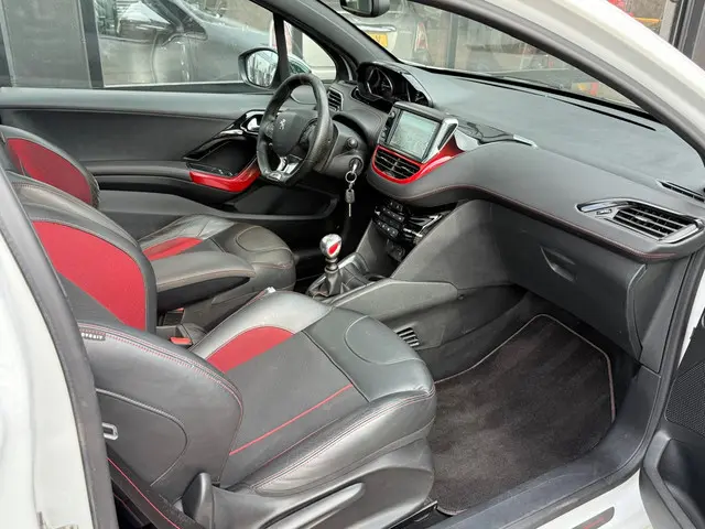 Peugeot 208 1.6 THP GTi 2014 Benzine 9