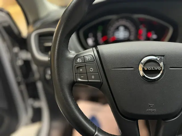 Volvo V40 2.0 T2 Momentum NAVI CRUISE PDC 2017 Benzine 18
