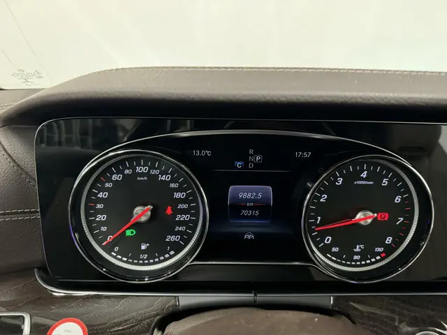 Mercedes-Benz E-Klasse Cabrio 300 AMG LINE 2018 Benzine 19