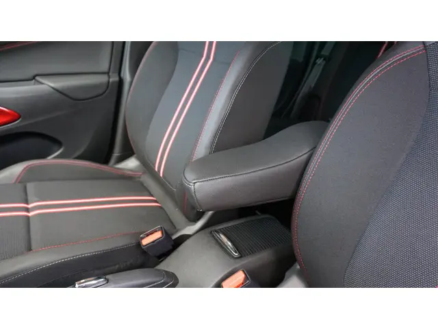 Opel Crossland 1.2 110pk Turbo GS-Line 2023 Benzine 24