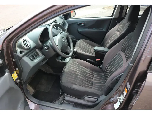 Nissan Pixo 1.0 Look Airco zeer weinig KM 2012 Benzine 11