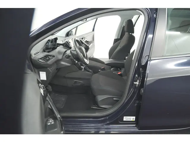 Peugeot 208 PureTech 82 Signature 2019 Benzine 25