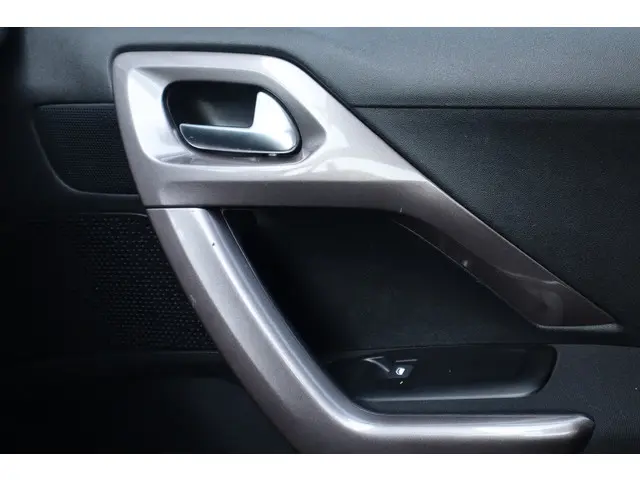 Peugeot 2008 1.2 VTi Blue Lease 2014 Benzine 29