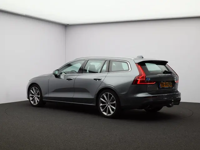 Volvo V60 2.0 T4 Momentum Pro 2019 Benzine 27