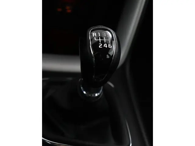 Kia cee'd 1.6 GDI ComfortLine 2016 Benzine 32