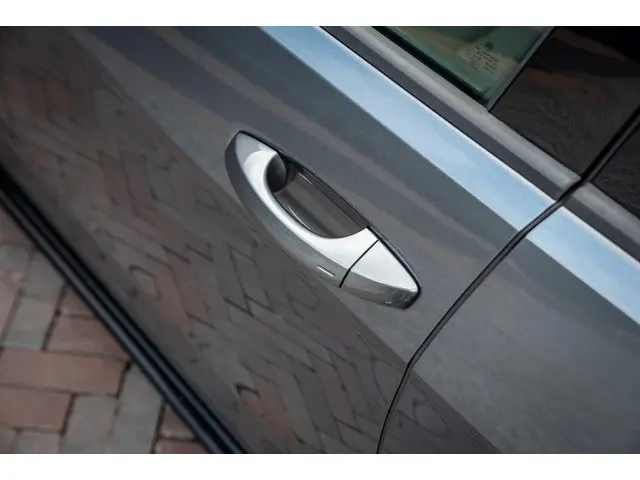 Volkswagen Golf 2.0 TSI 4Motion R 2017 Benzine 35