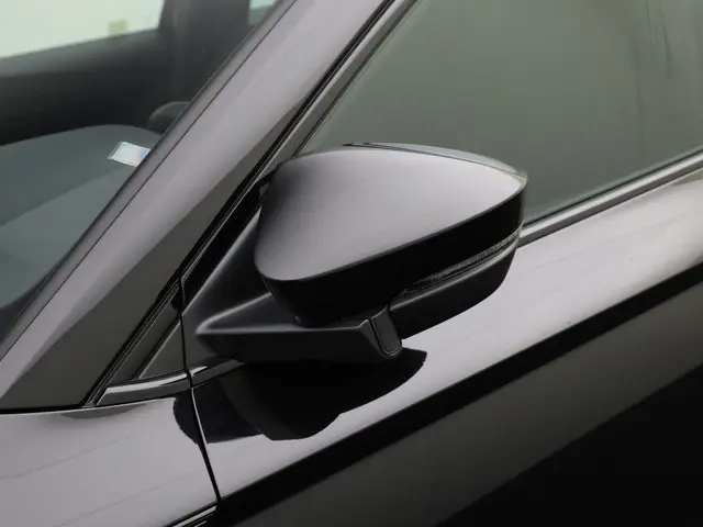 Škoda Karoq 1.5TSI/150PK ACT Sportline DSG 2025 Benzine 33