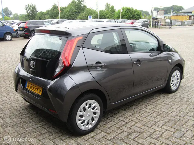 Toyota Aygo 1.0 VVT-i x-play 2021 Benzine 5