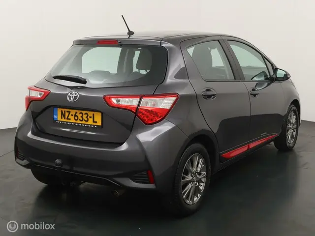 Toyota Yaris 1.5 VVT-i Design Red 2017 Benzine 5