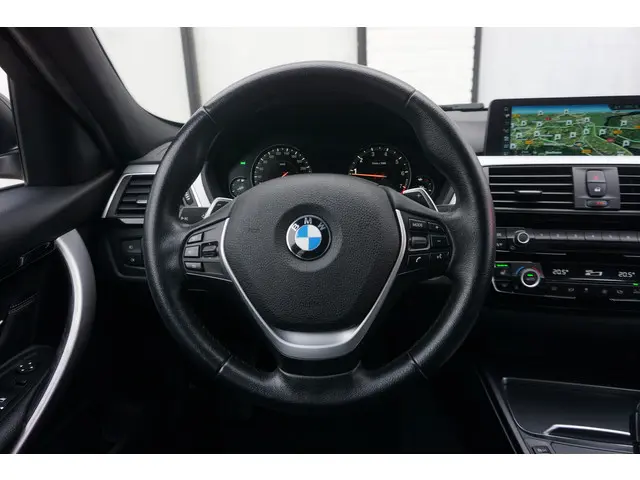 BMW 3 Serie 320i High Exec 2017 Benzine 9