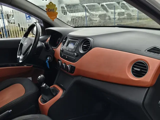 Hyundai i10 1.0i i-Motion Prem. 2014 Benzine 11