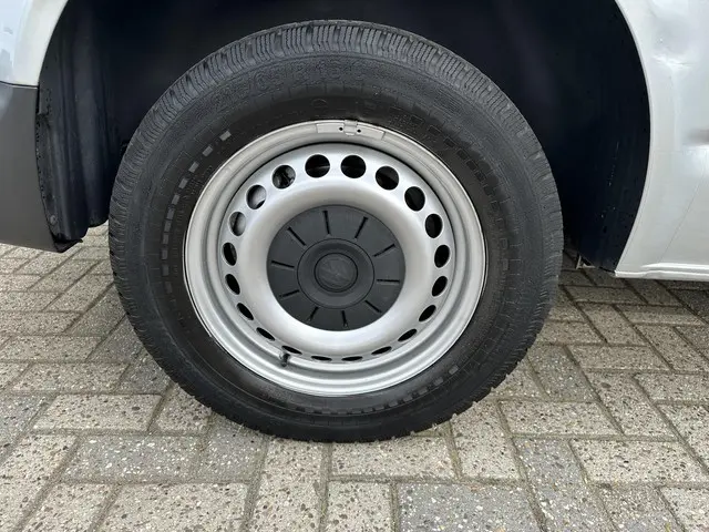 Volkswagen Transporter Kombi 2.0 TDI L2H2 2018 Diesel 17