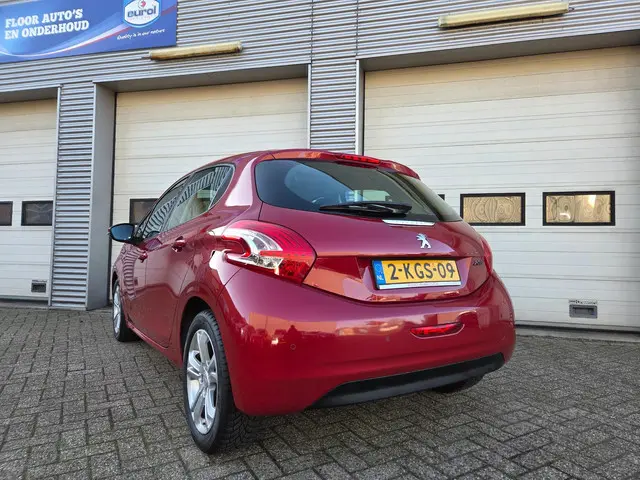 Peugeot 208 1.2 VTi Blue Lease Executive 2013 Benzine 10