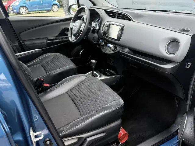 Toyota Yaris 1.5 Hybrid Dynamic 2014 Hybride Benzine 14