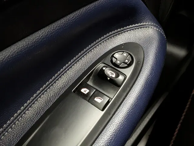 DS DS 3 1.2 PureTech Inès de la Fressange 2016 Benzine 21