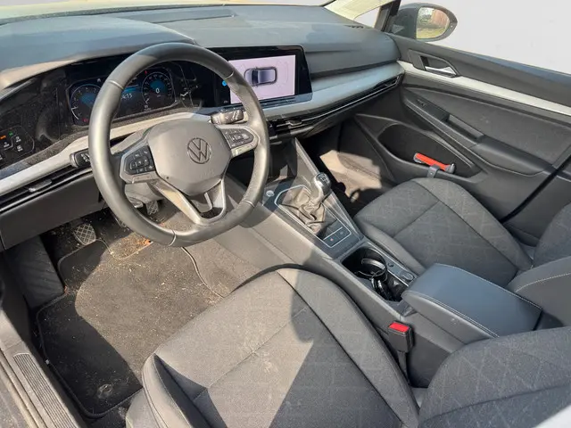 Volkswagen Golf 1.0 TSI Life 2023 Benzine 2