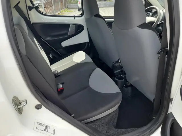 Peugeot 107 1.0 Access Accent 2013 Benzine 9