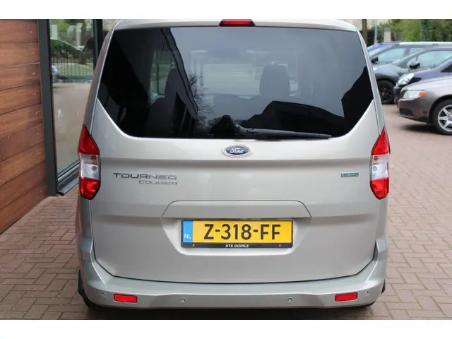 Ford Tourneo Courier 1.0 Titanium 2015 Benzine 8